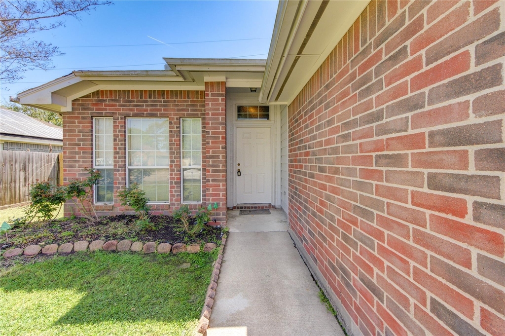 5349 Pinewood Terrace - Photo 4