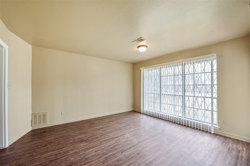 5503 S Acres Drive - Photo 4