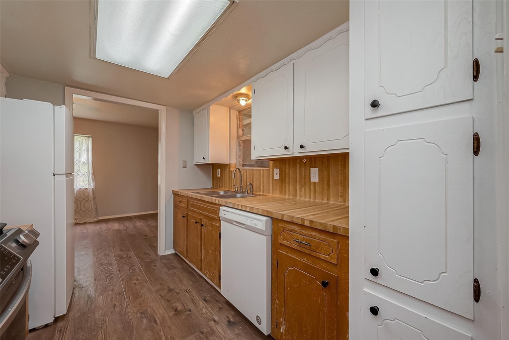 227 Glencairn Court - Photo 11