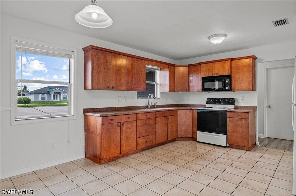 612 Santa Barbara Boulevard - Photo 2
