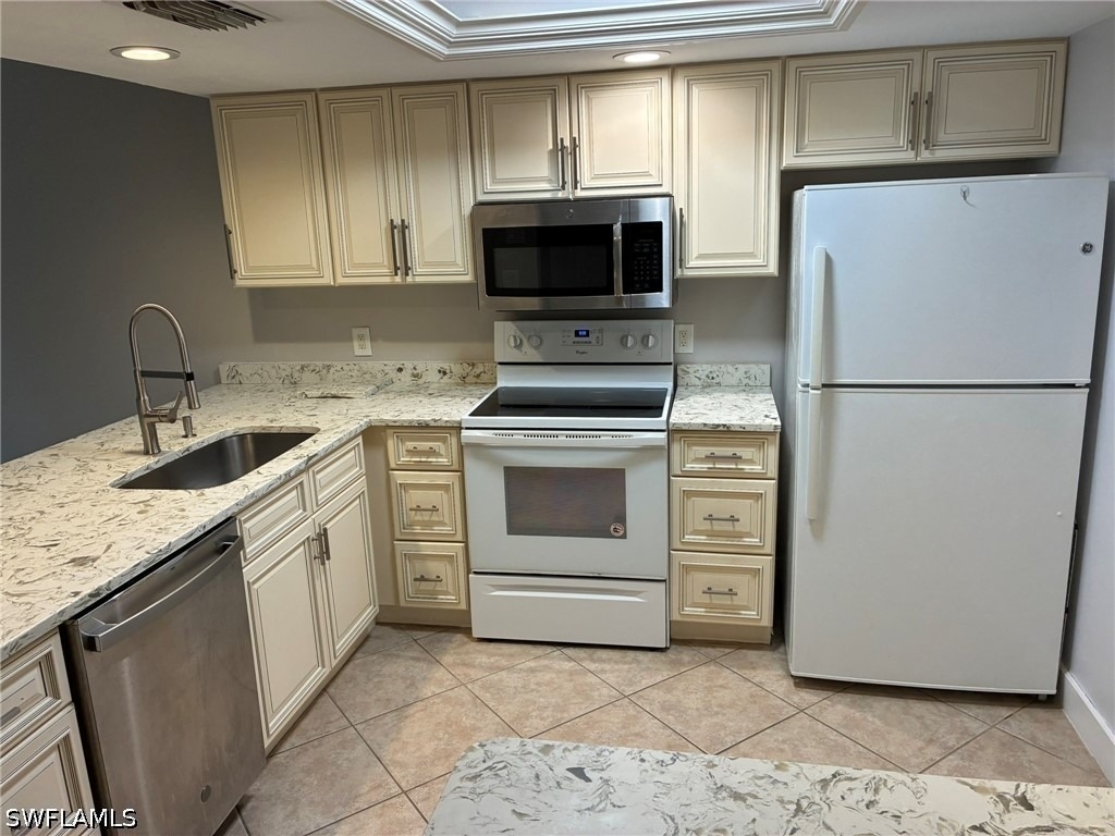 2074 Pine Isle Lane - Photo 5