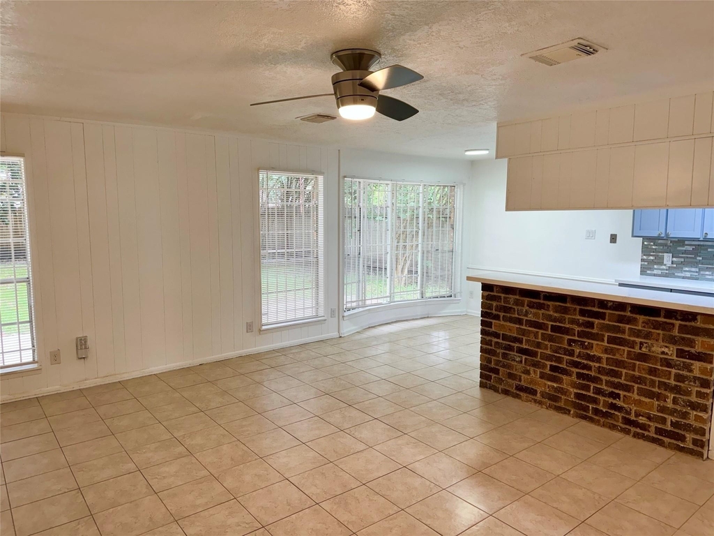 7015 Pyron Way - Photo 2