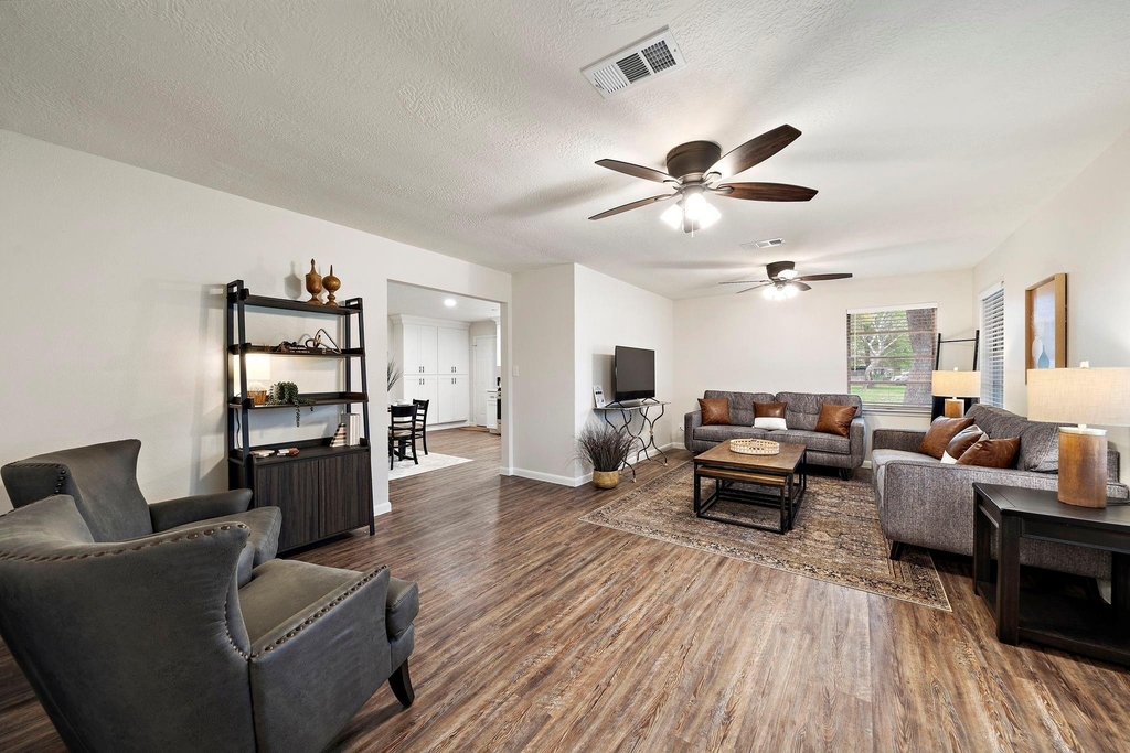 1606 E Fayle Street - Photo 4