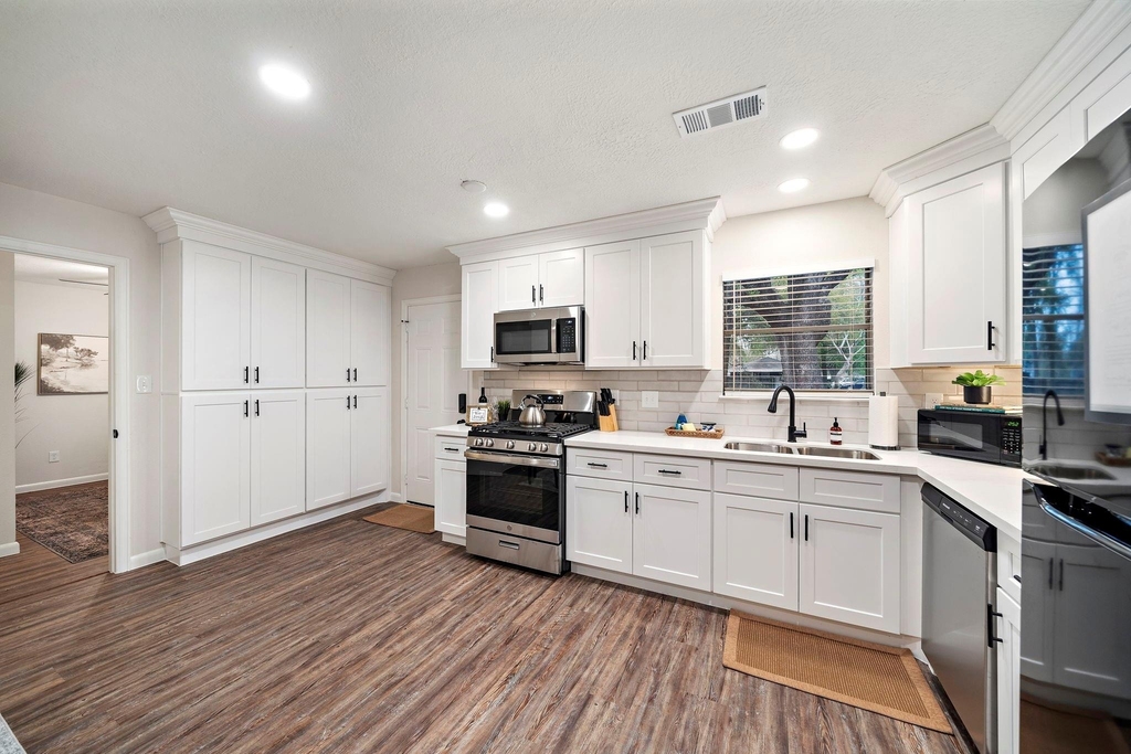 1606 E Fayle Street - Photo 10