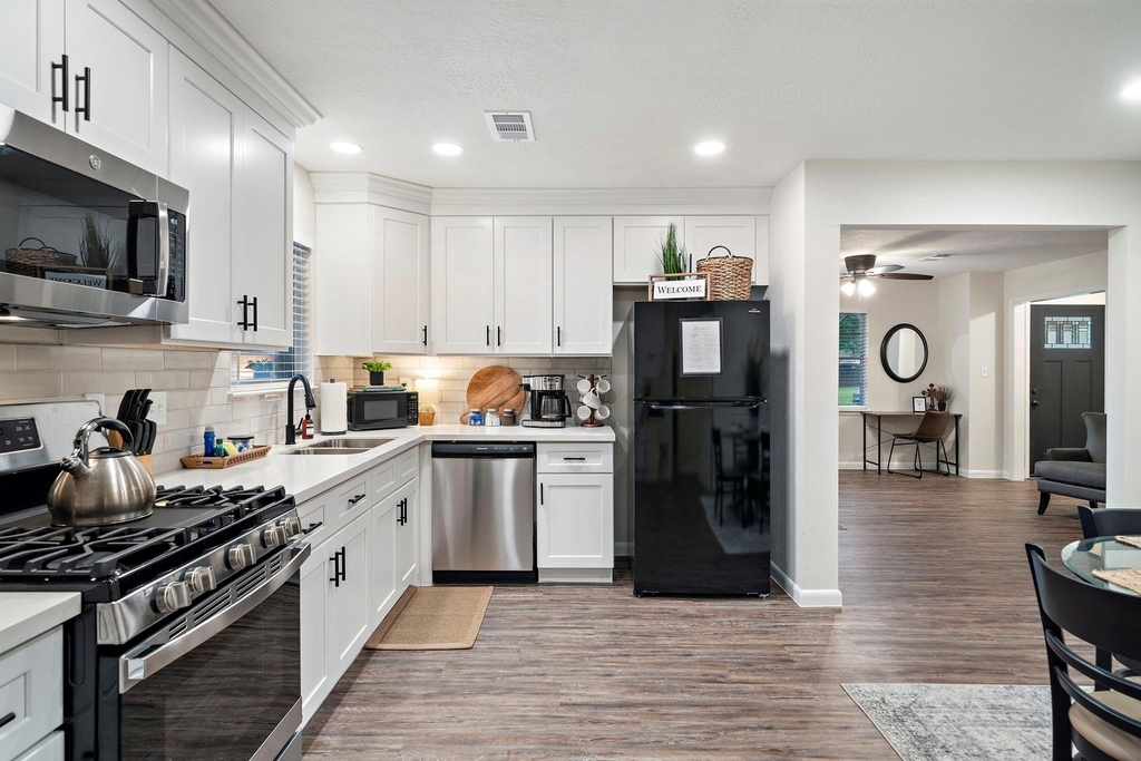 1606 E Fayle Street - Photo 8