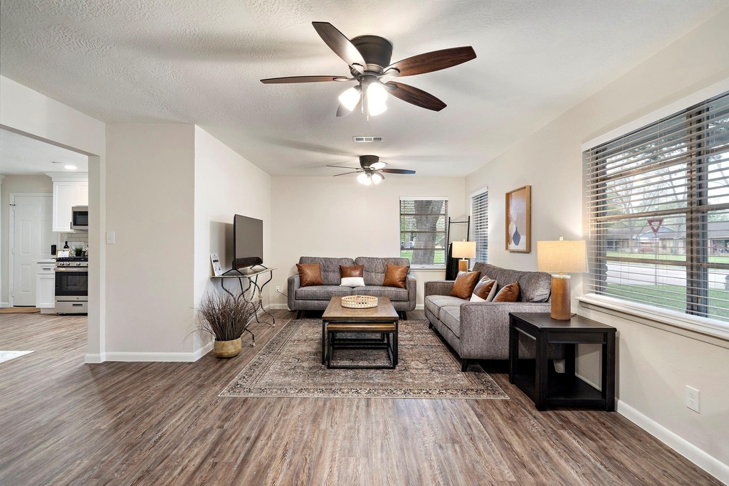 1606 E Fayle Street - Photo 3