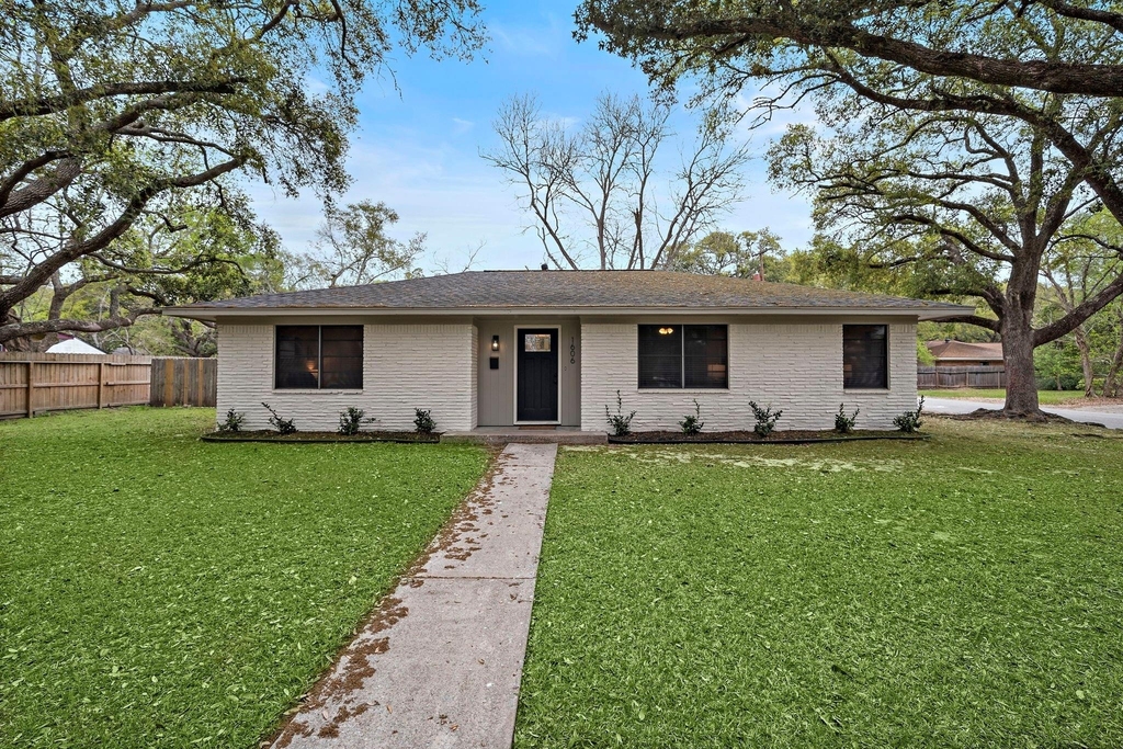 1606 E Fayle Street - Photo 0