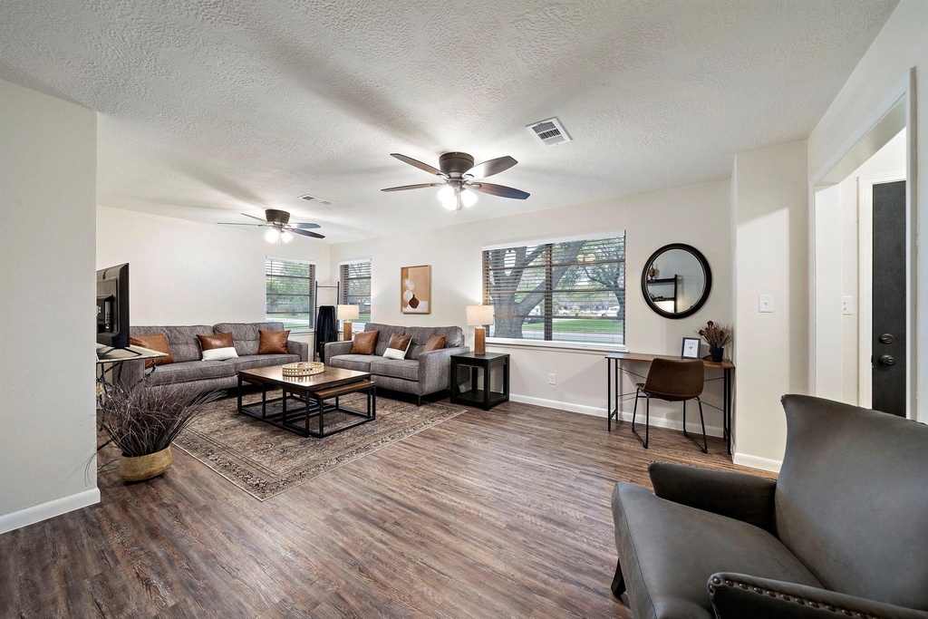 1606 E Fayle Street - Photo 5