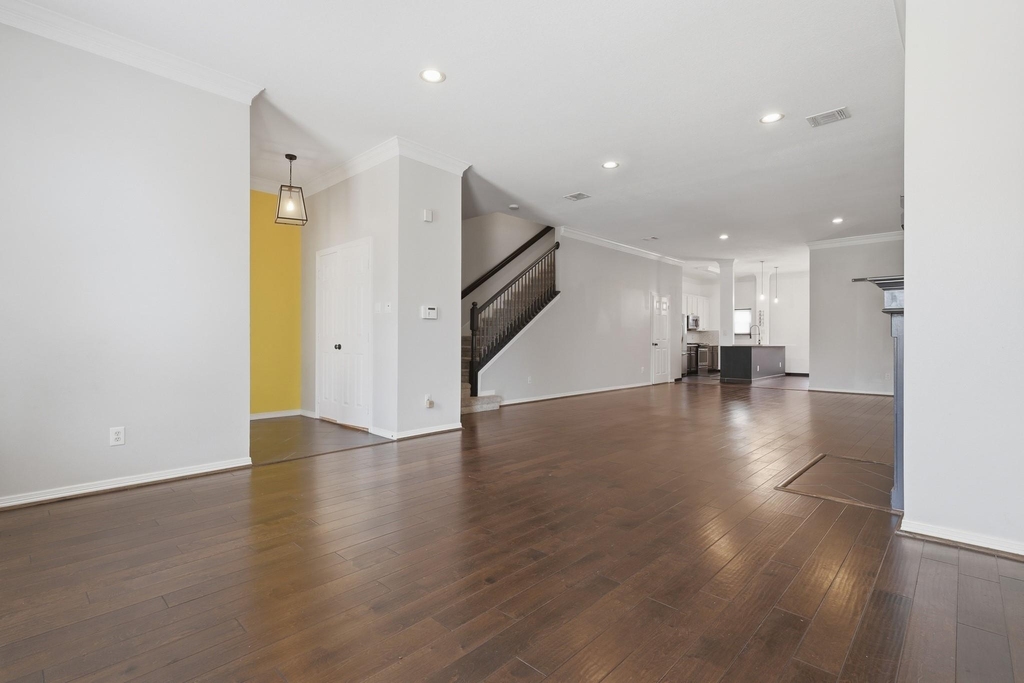 9419 Stonehouse Lane - Photo 2