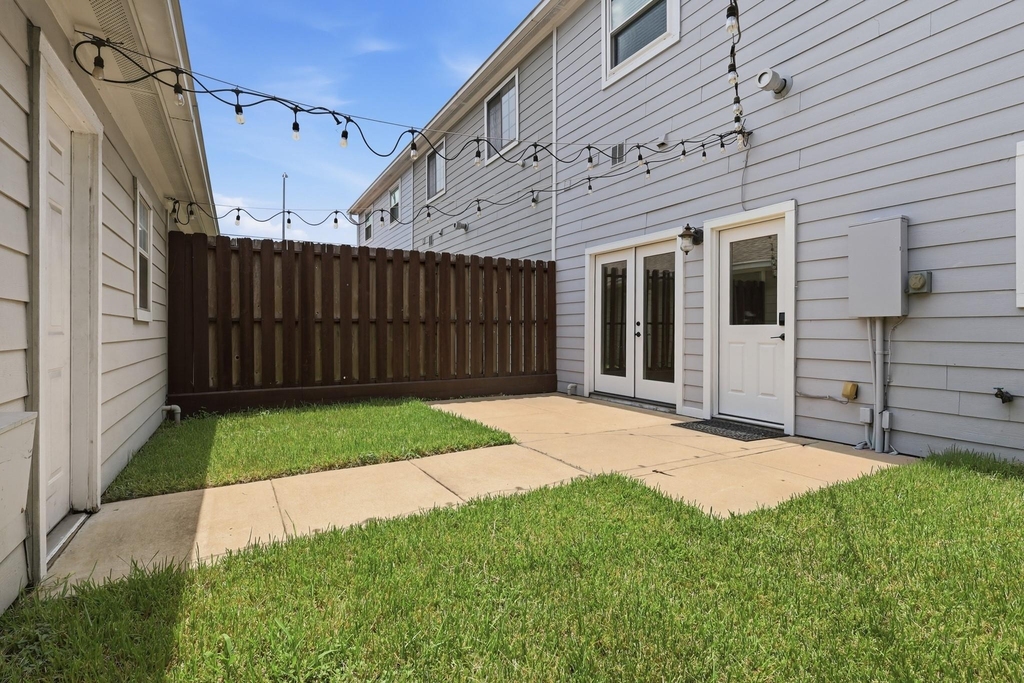 9419 Stonehouse Lane - Photo 16