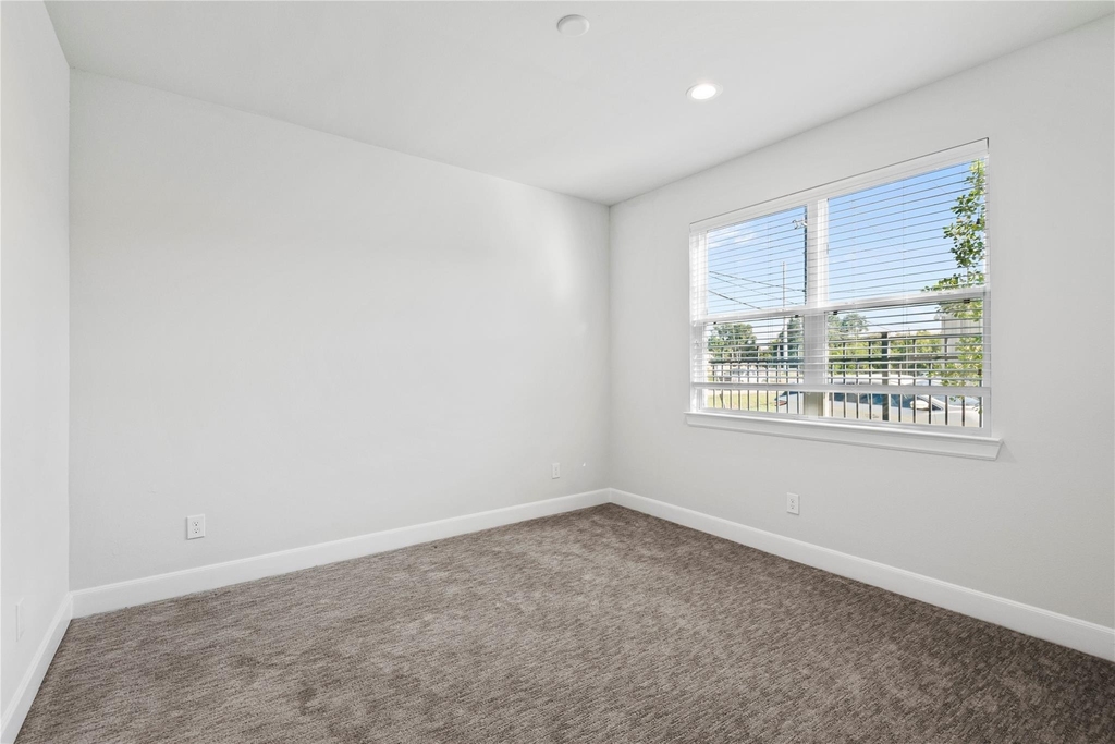 3004 Charline Avenue - Photo 7