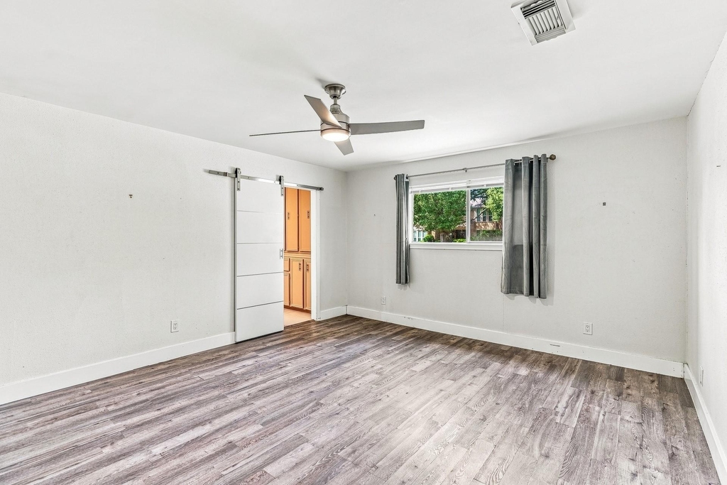1135 Trowbridge Drive - Photo 11