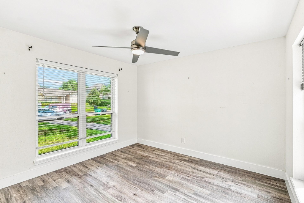 1135 Trowbridge Drive - Photo 16