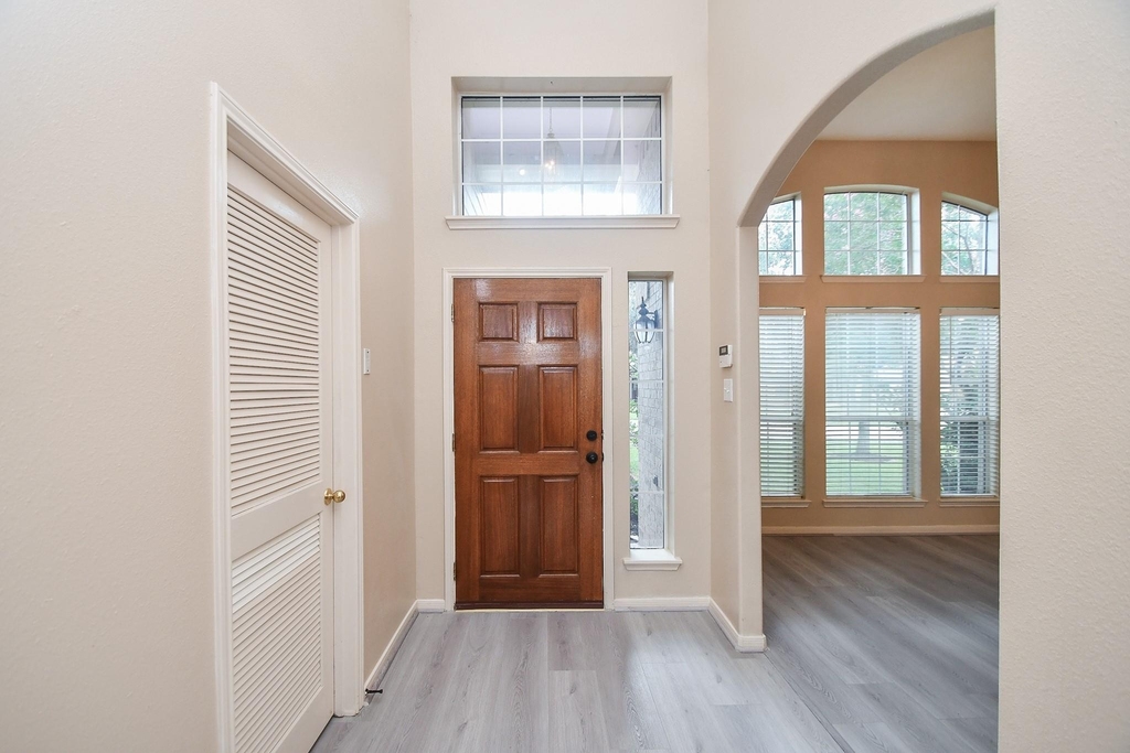 15114 Snow Hill Court - Photo 2