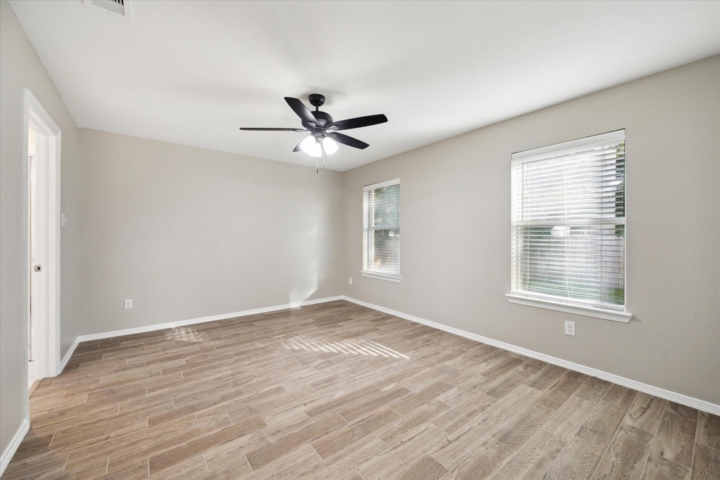 1206 Halls Bridge - Photo 5