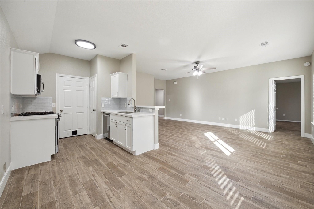1206 Halls Bridge - Photo 3