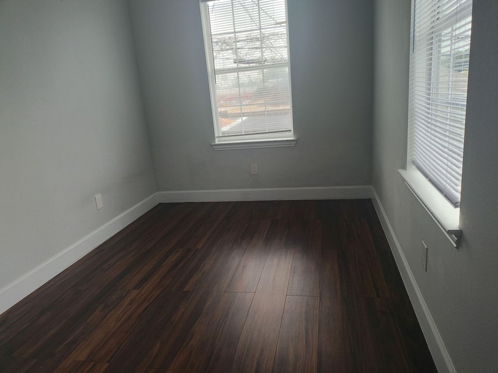 308 E 31st Street - Photo 5
