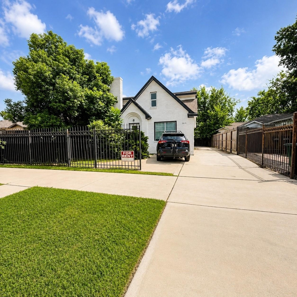 3015 Cleburne Street - Photo 1