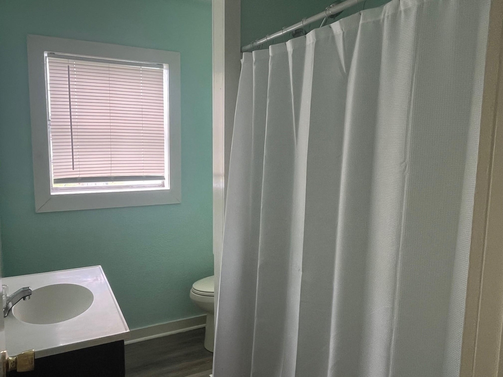 1519 W 8th Street - Photo 4