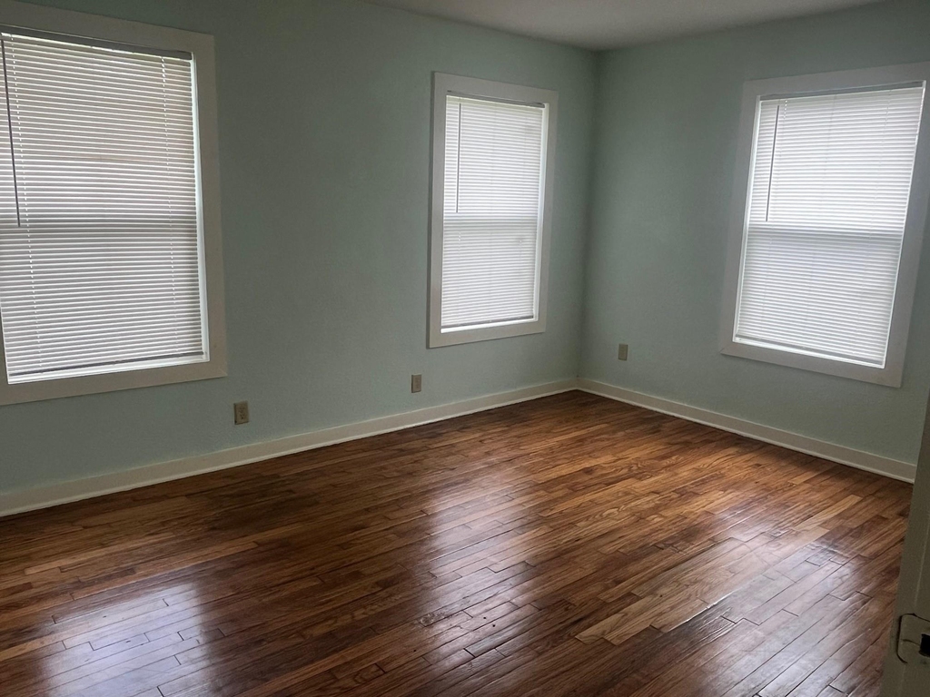 1519 W 8th Street - Photo 5