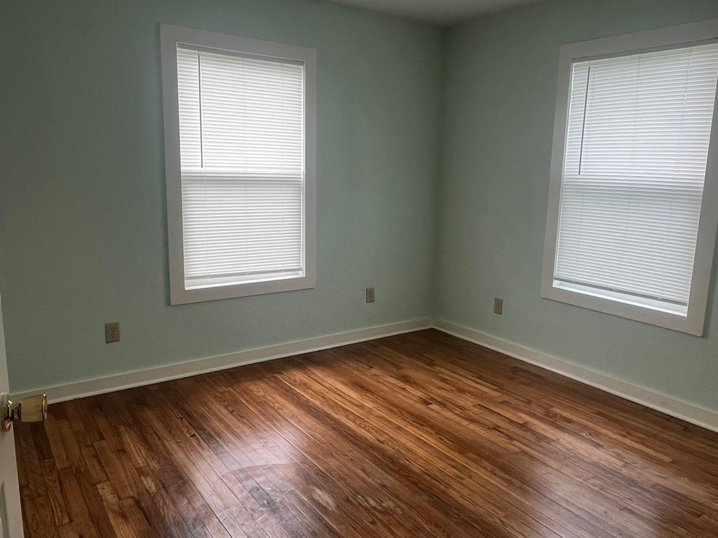 1519 W 8th Street - Photo 3