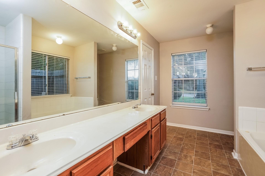 2803 Green Hollow Court - Photo 8