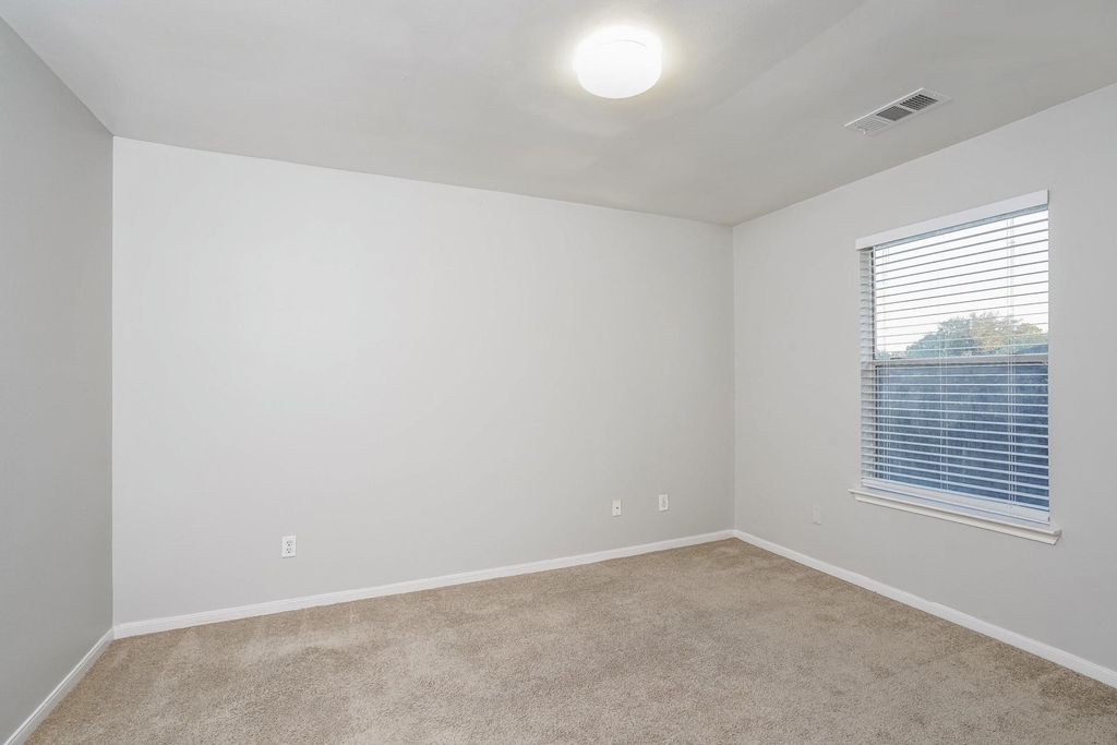 2803 Green Hollow Court - Photo 9