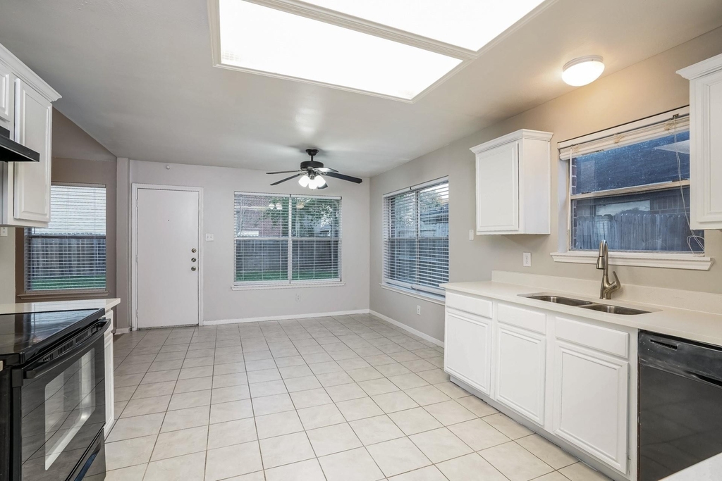 2803 Green Hollow Court - Photo 6