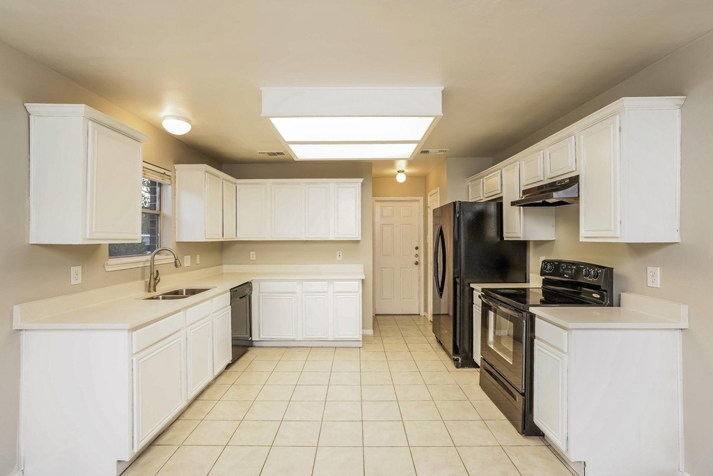 2803 Green Hollow Court - Photo 5