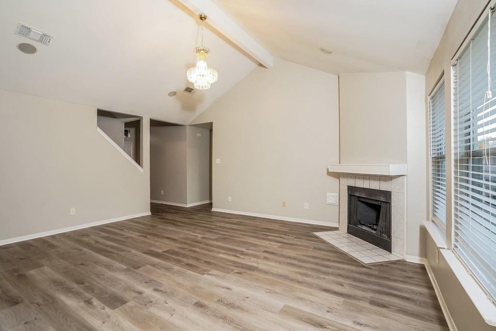 2803 Green Hollow Court - Photo 3