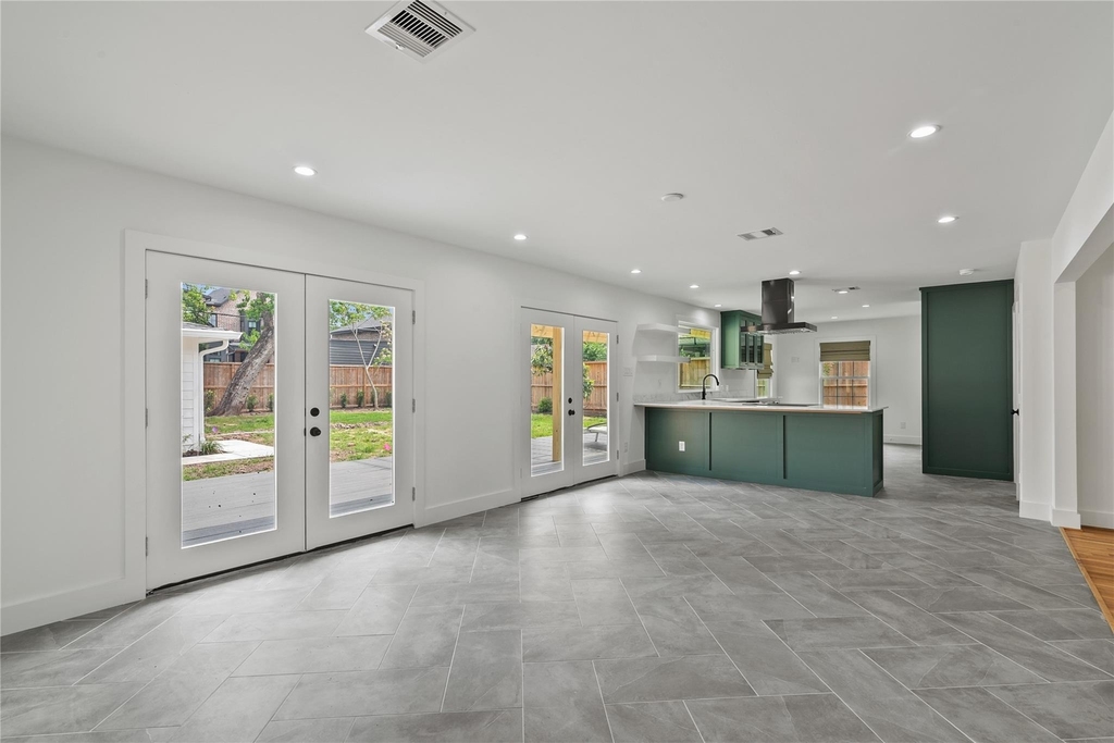 312 W 31st Street - Photo 14