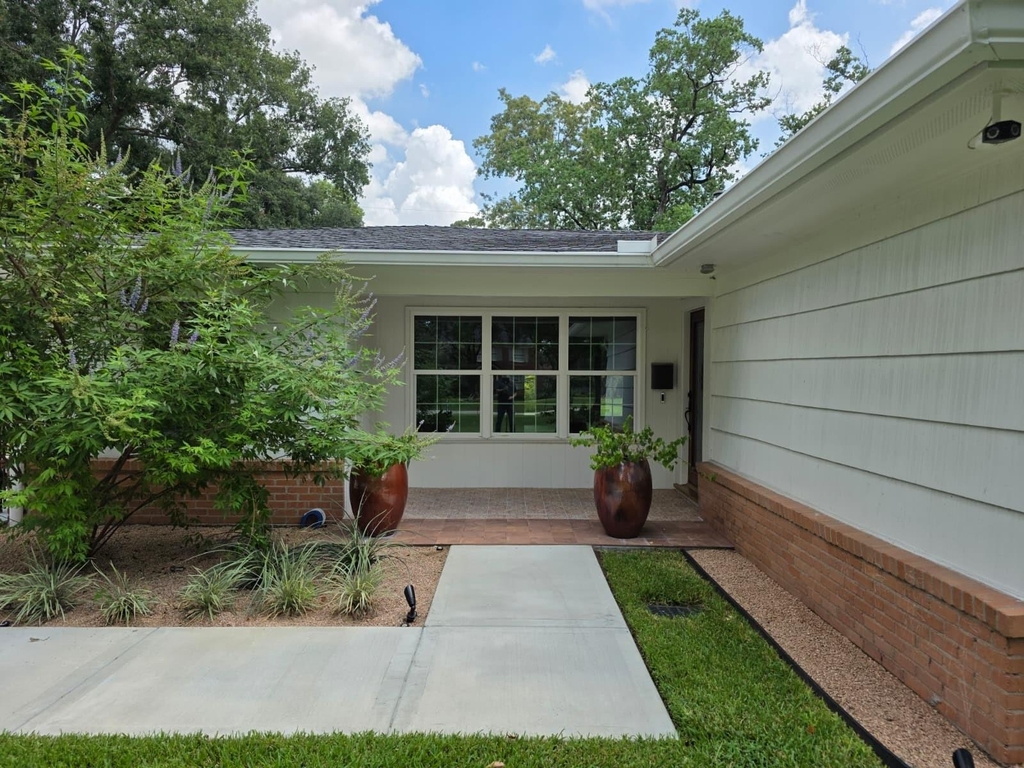 312 W 31st Street - Photo 2