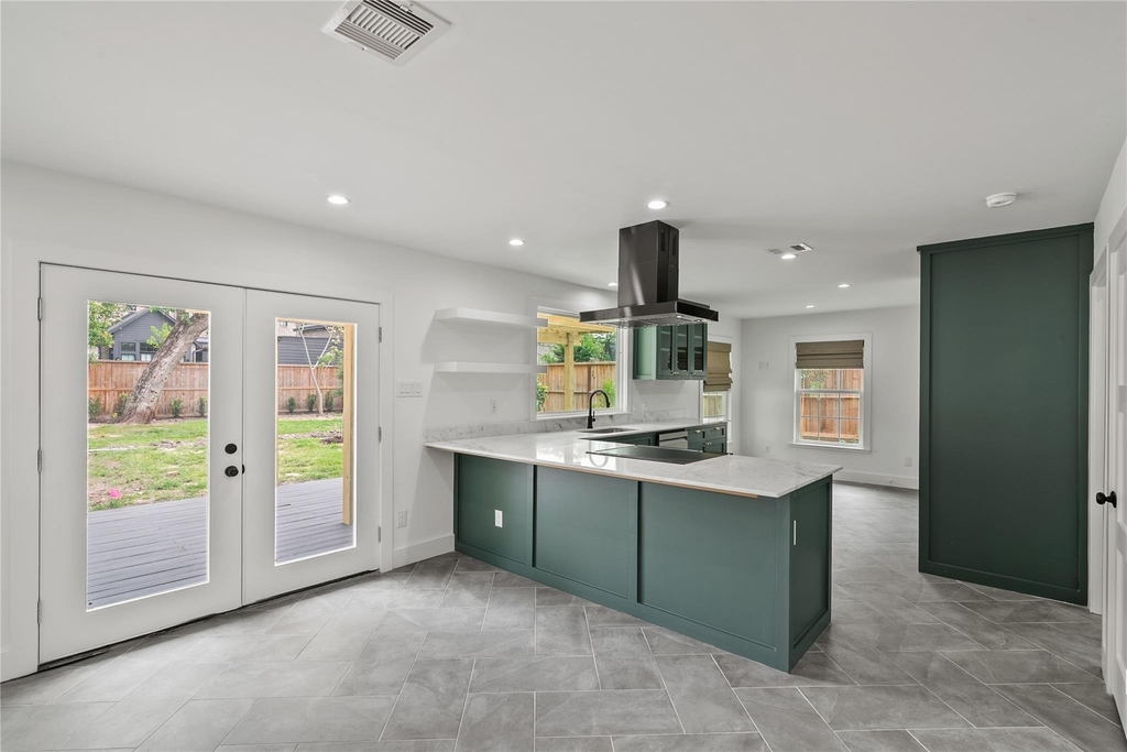 312 W 31st Street - Photo 19