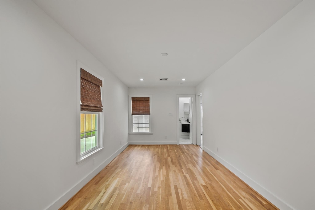 312 W 31st Street - Photo 30