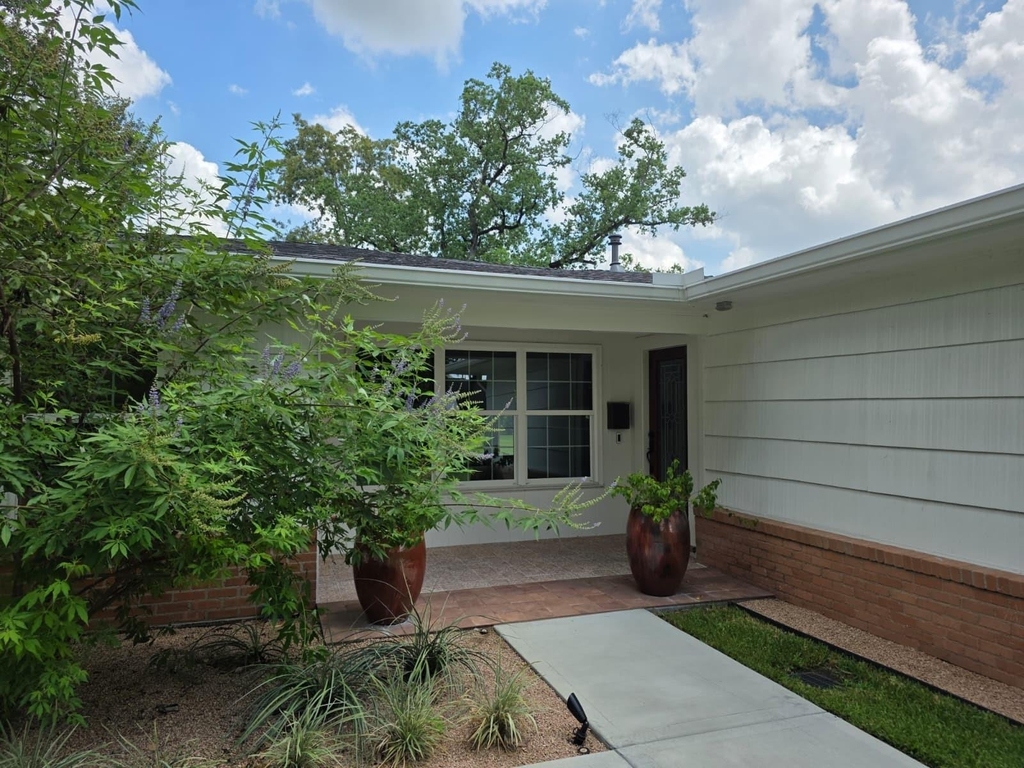 312 W 31st Street - Photo 3