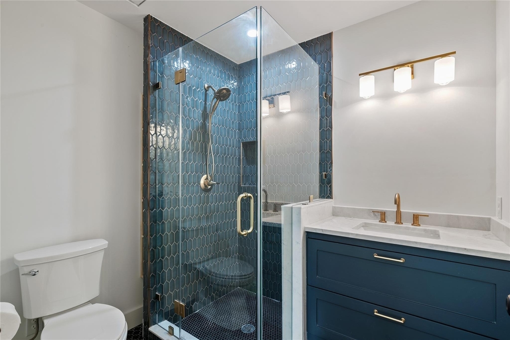 312 W 31st Street - Photo 8