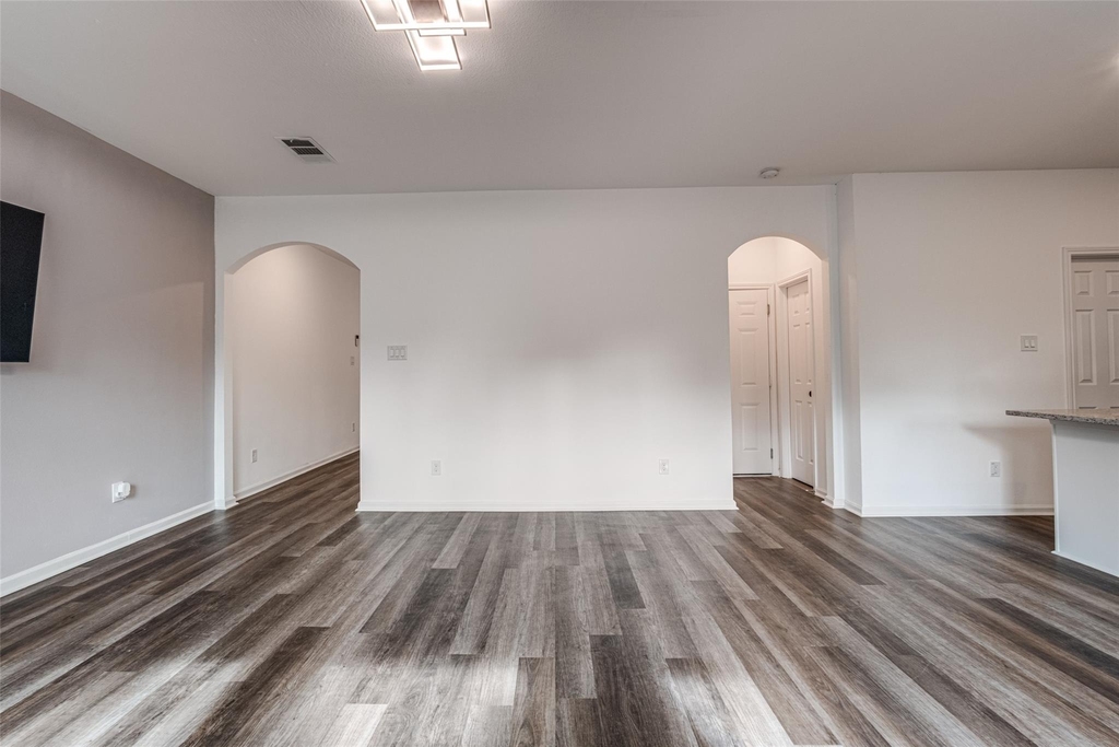 12721 Plummersville Street - Photo 9