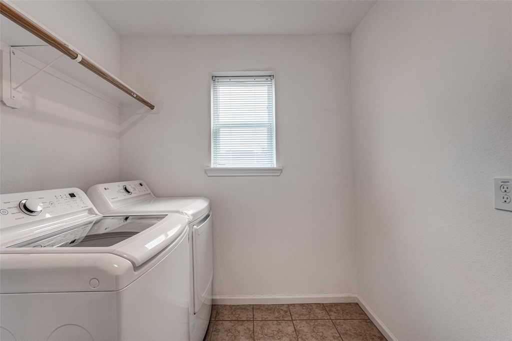 12721 Plummersville Street - Photo 22