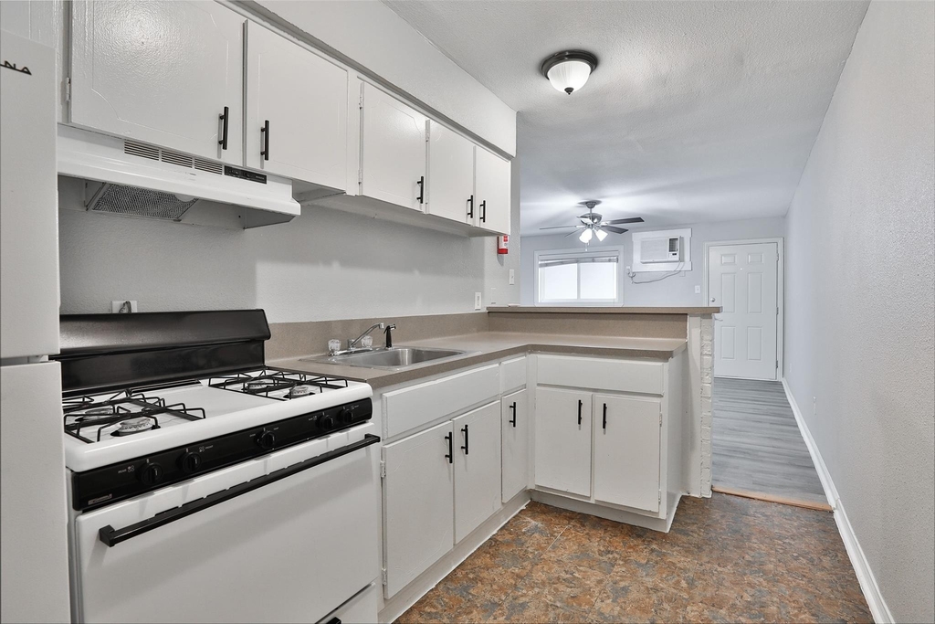 1840 Richmond Avenue - Photo 8