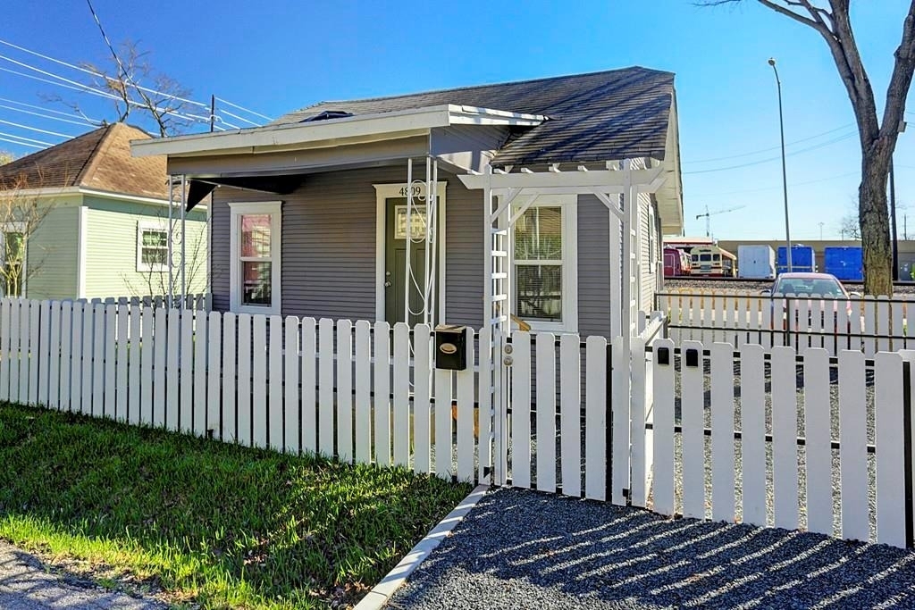 4809 Eli Street - Photo 0