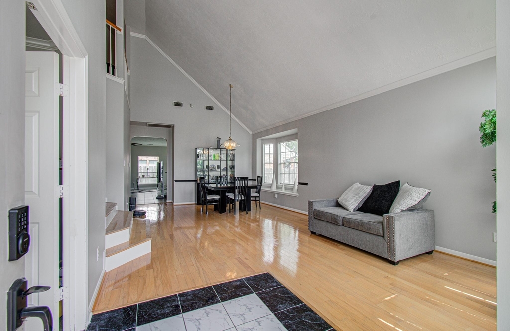 3043 W Hampton Drive - Photo 6