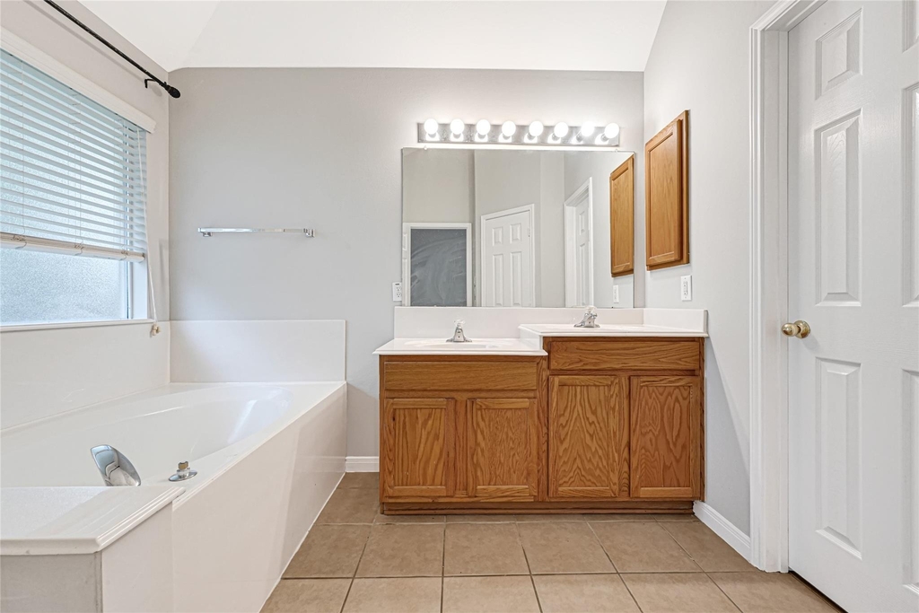 2311 Falcon Knoll Ln - Photo 19
