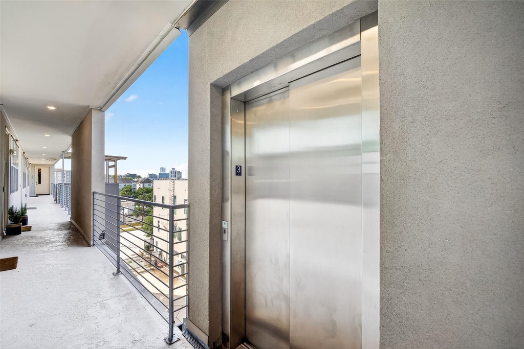 2401 Crawford Street - Photo 7