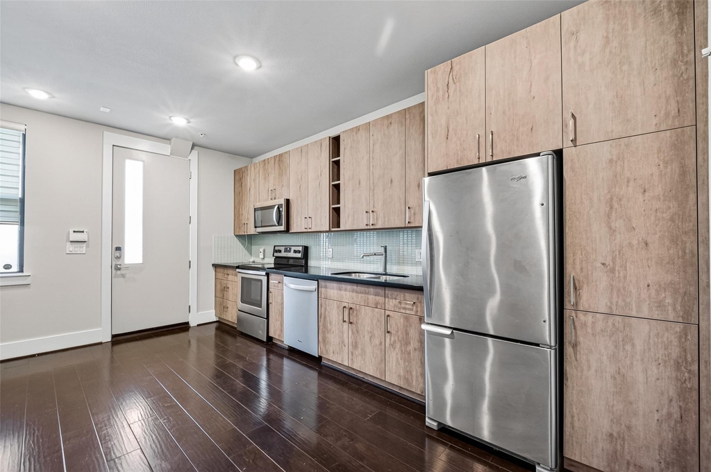 2401 Crawford Street - Photo 23