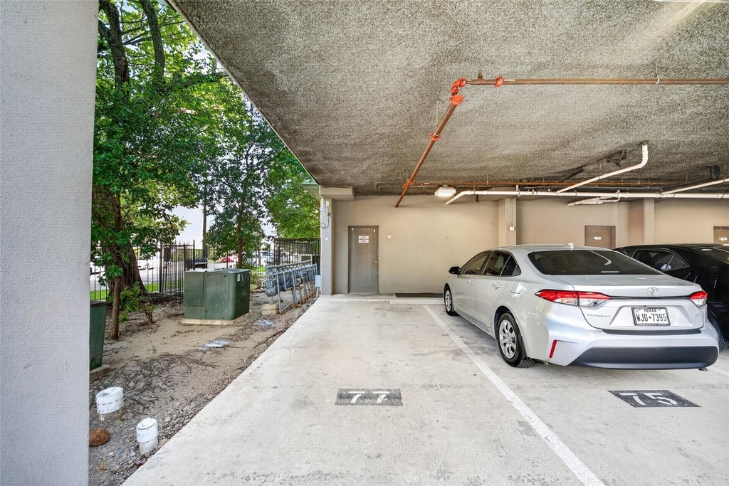 2401 Crawford Street - Photo 42