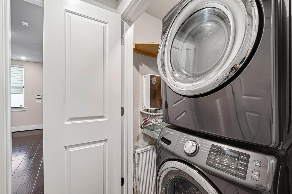 2401 Crawford Street - Photo 25