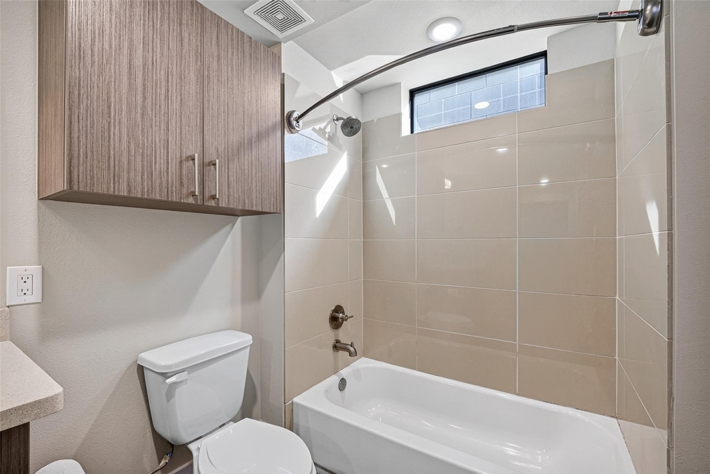 2401 Crawford Street - Photo 31