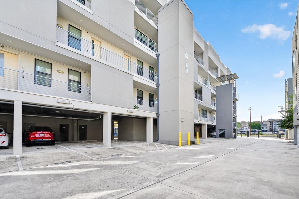 2401 Crawford Street - Photo 1