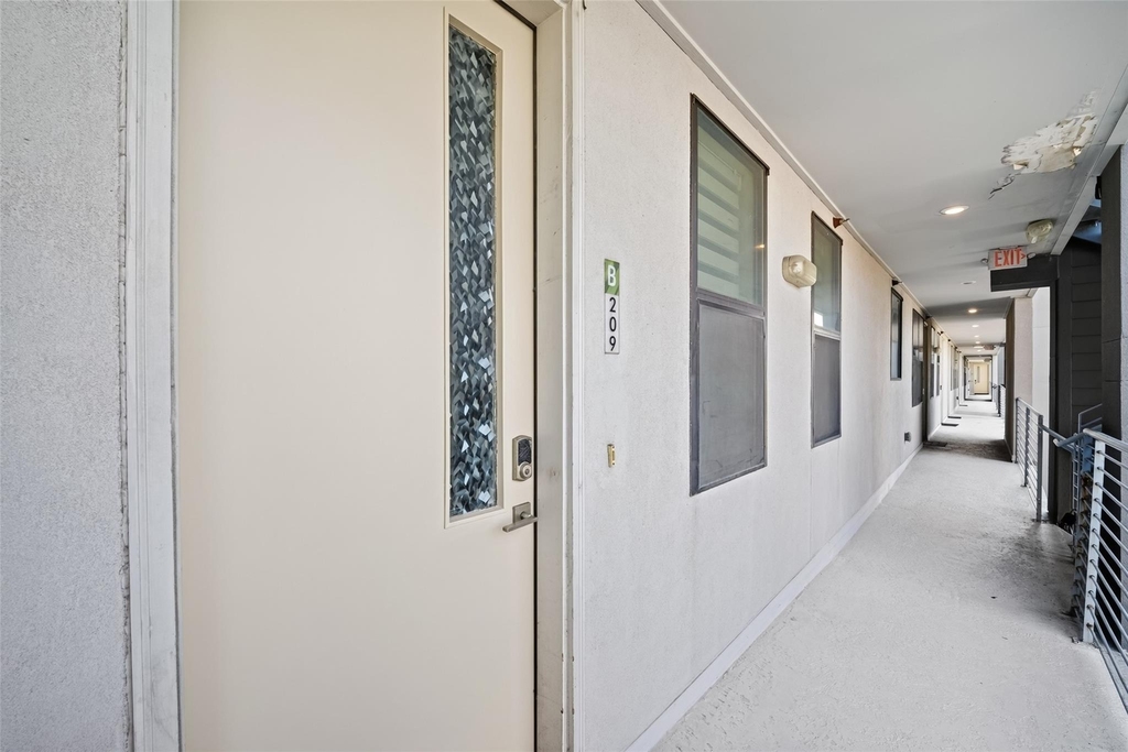 2401 Crawford Street - Photo 10