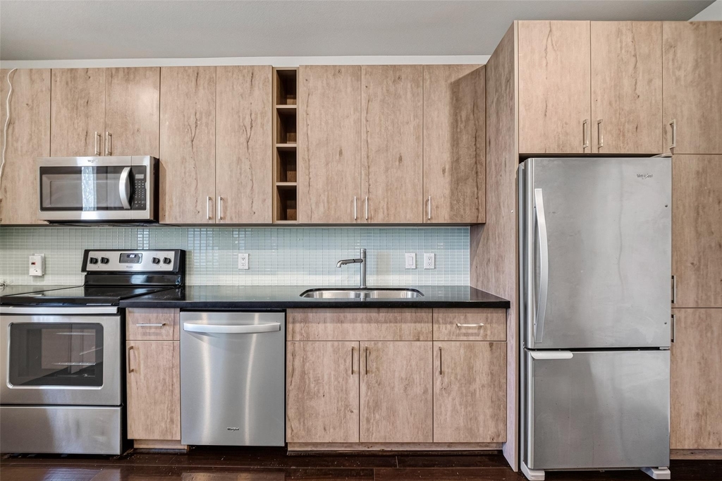 2401 Crawford Street - Photo 15